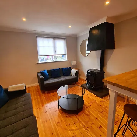 Stylish 3 Bedroom House غالواي